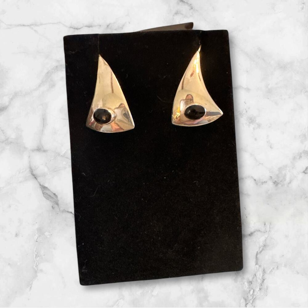 Sterling SIlver and Black‎ Onyx traingle dangle earrings
